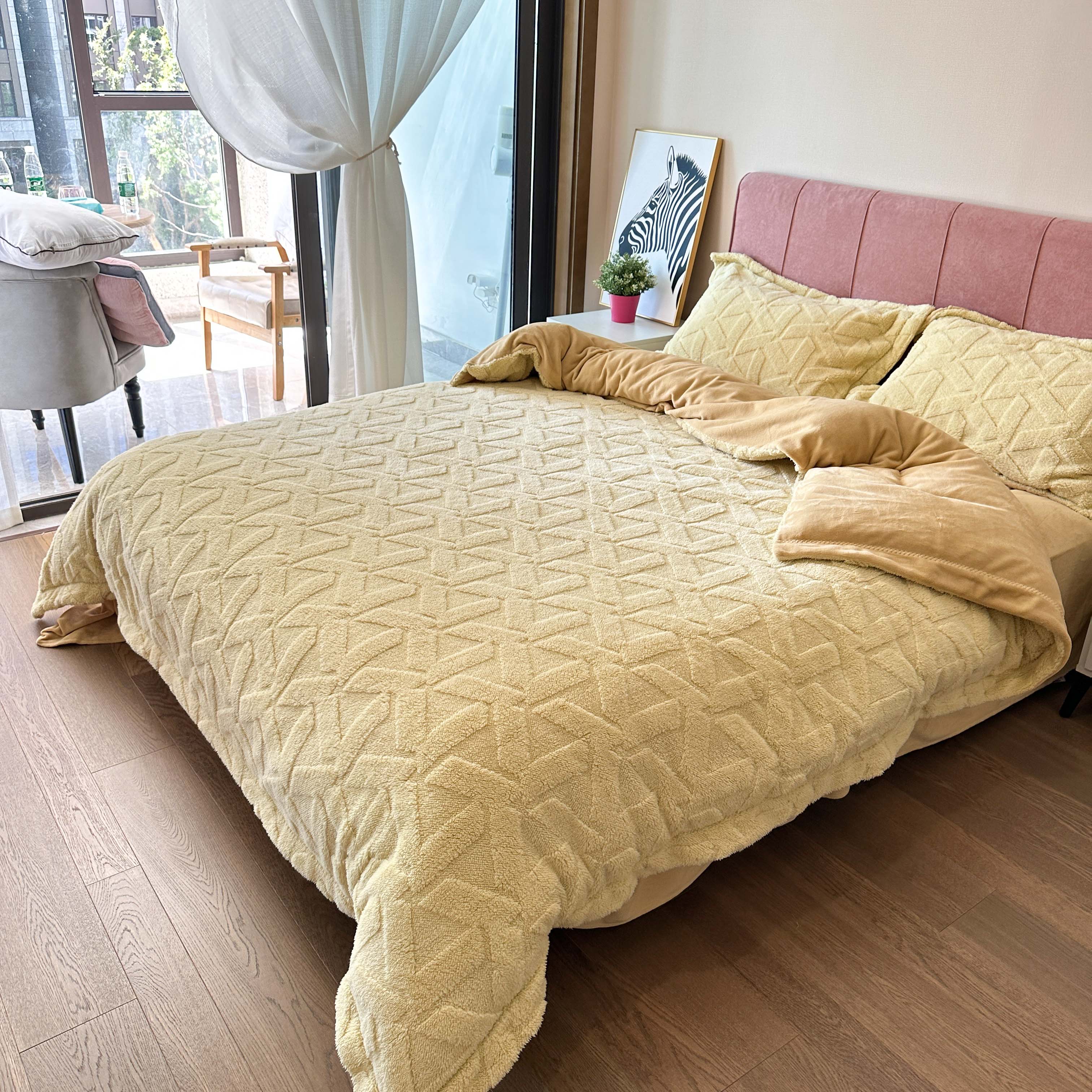 91家纺网 家纺一手货源 找家纺 呗旺鹿2022新A类高克重ykk拉链提花牛奶绒四件套直播格调