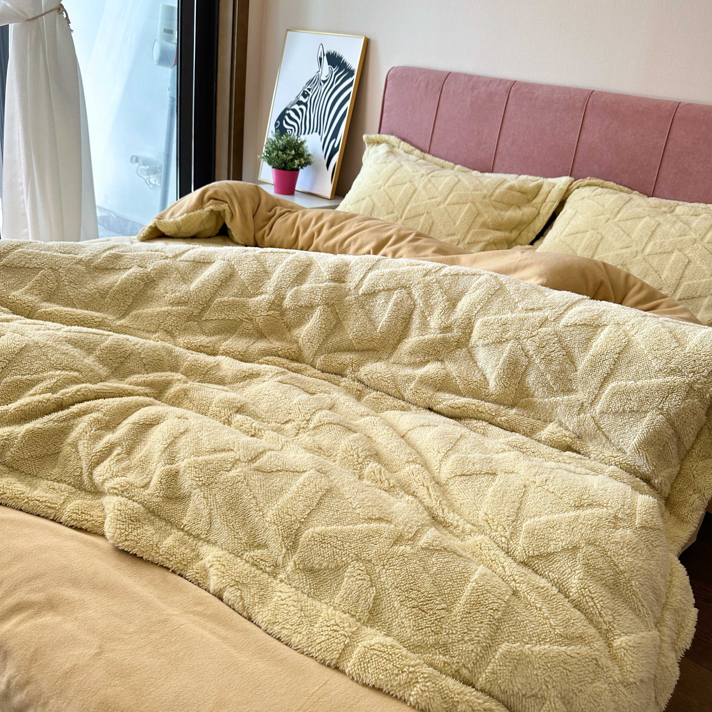 91家纺网 家纺一手货源 找家纺 呗旺鹿2022新A类高克重ykk拉链提花牛奶绒四件套直播格调