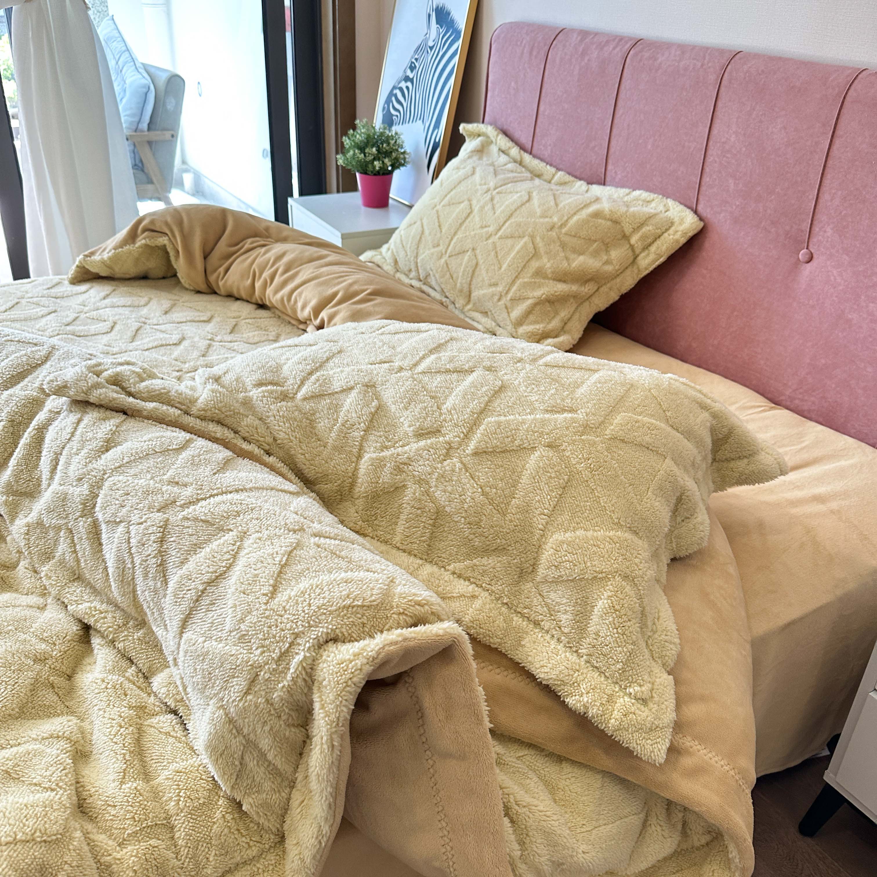 91家纺网 家纺一手货源 找家纺 呗旺鹿2022新A类高克重ykk拉链提花牛奶绒四件套直播格调