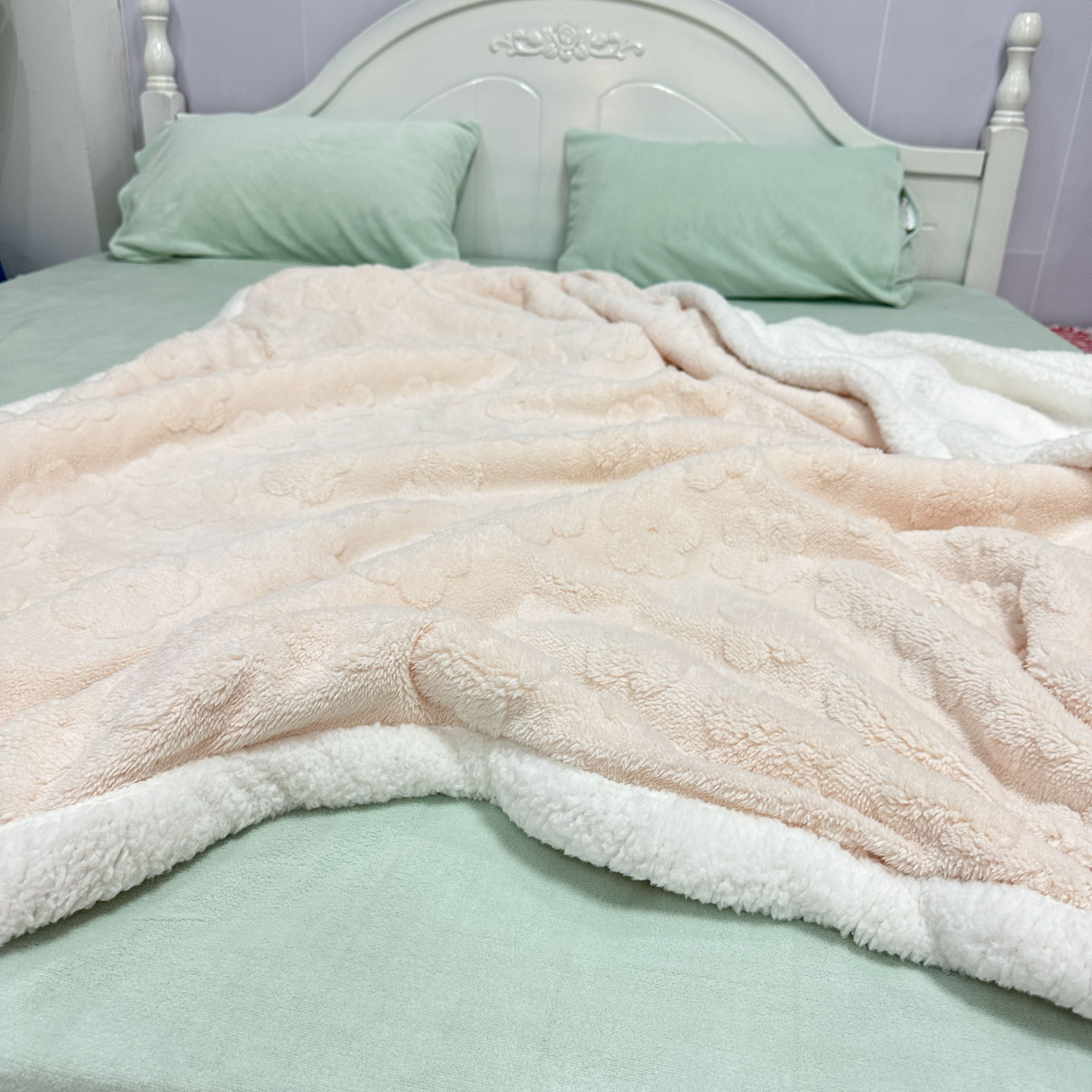 91家纺网 家纺一手货源 找家纺 呗旺鹿2022新A类双面塔芙绒羊羔绒毛毯盖毯子 浅浅花漾-粉