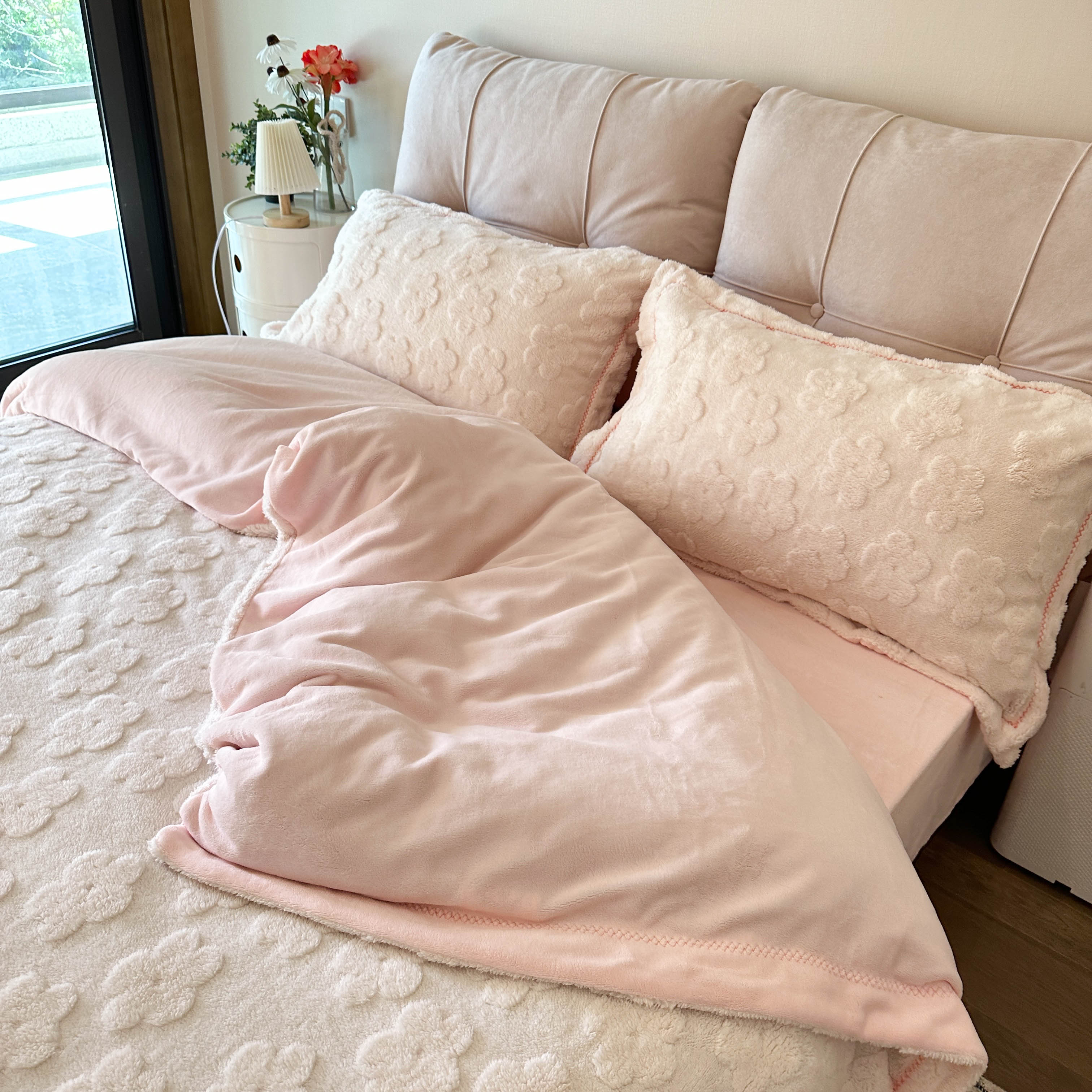 91家纺网 家纺一手货源 找家纺 新A类高克重ykk拉链提花牛奶绒四件套直播浅浅花漾（粉）