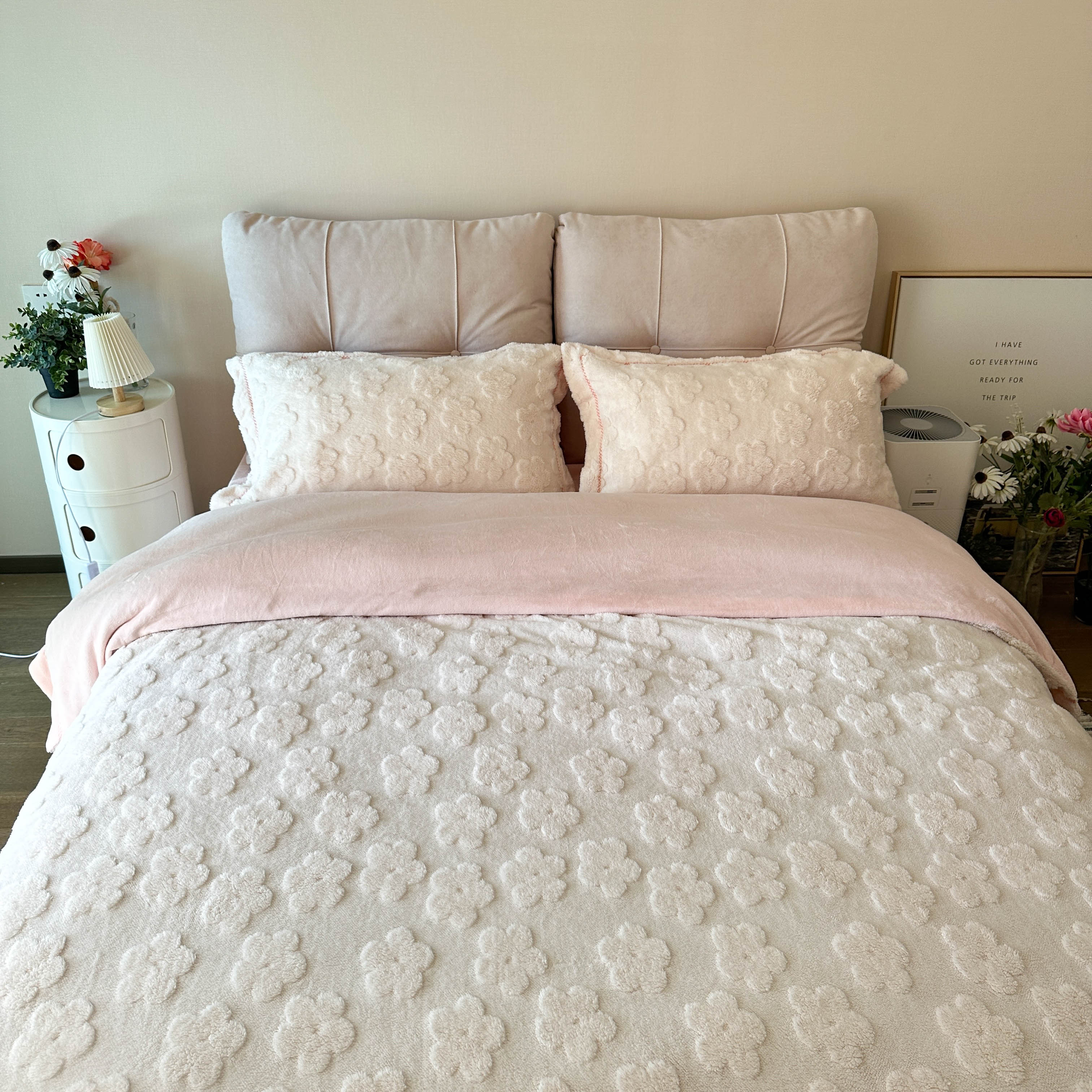 91家纺网 家纺一手货源 找家纺 新A类高克重ykk拉链提花牛奶绒四件套直播浅浅花漾（粉）