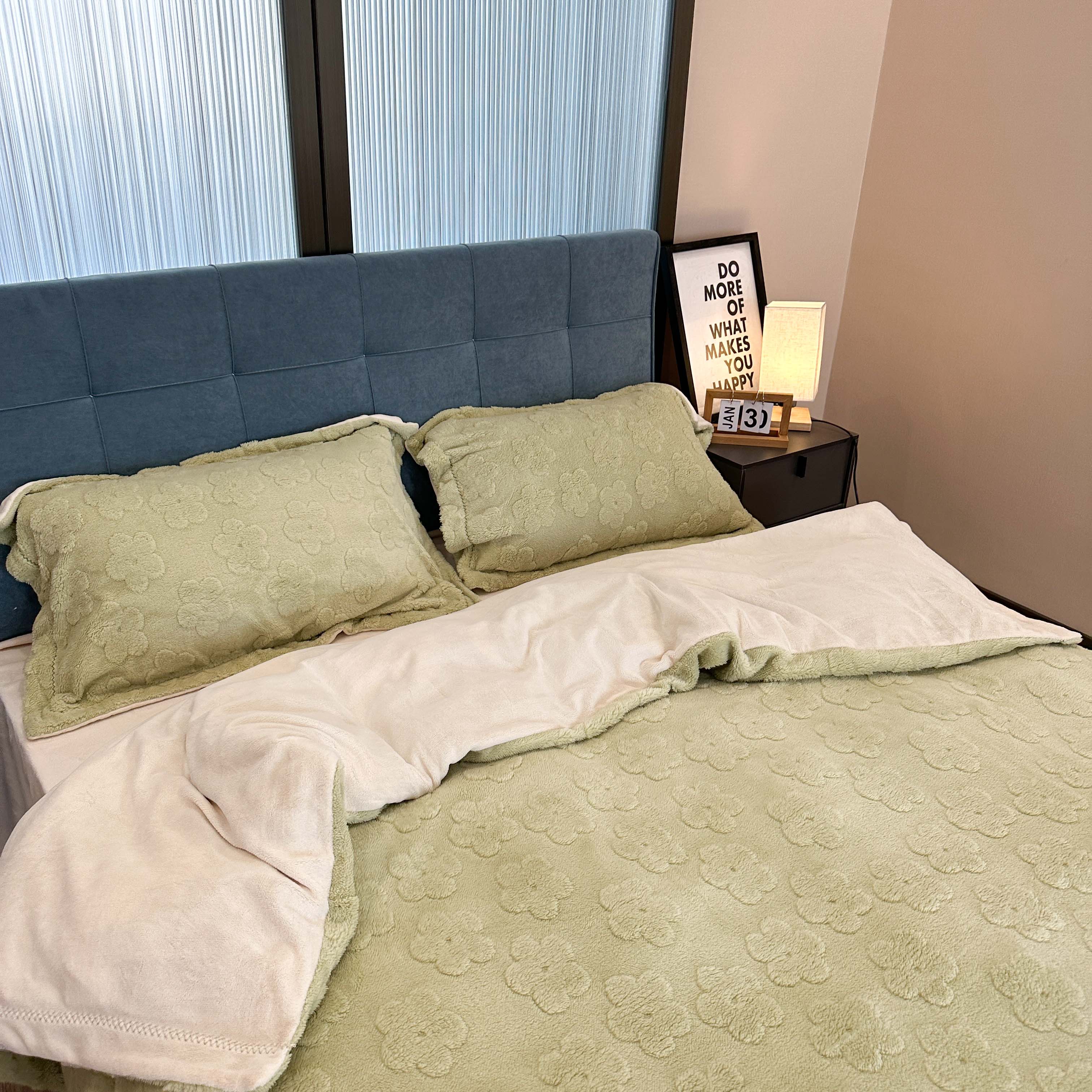 91家纺网 家纺一手货源 找家纺 新A类高克重ykk拉链提花牛奶绒四件套直播 浅浅花漾（绿）