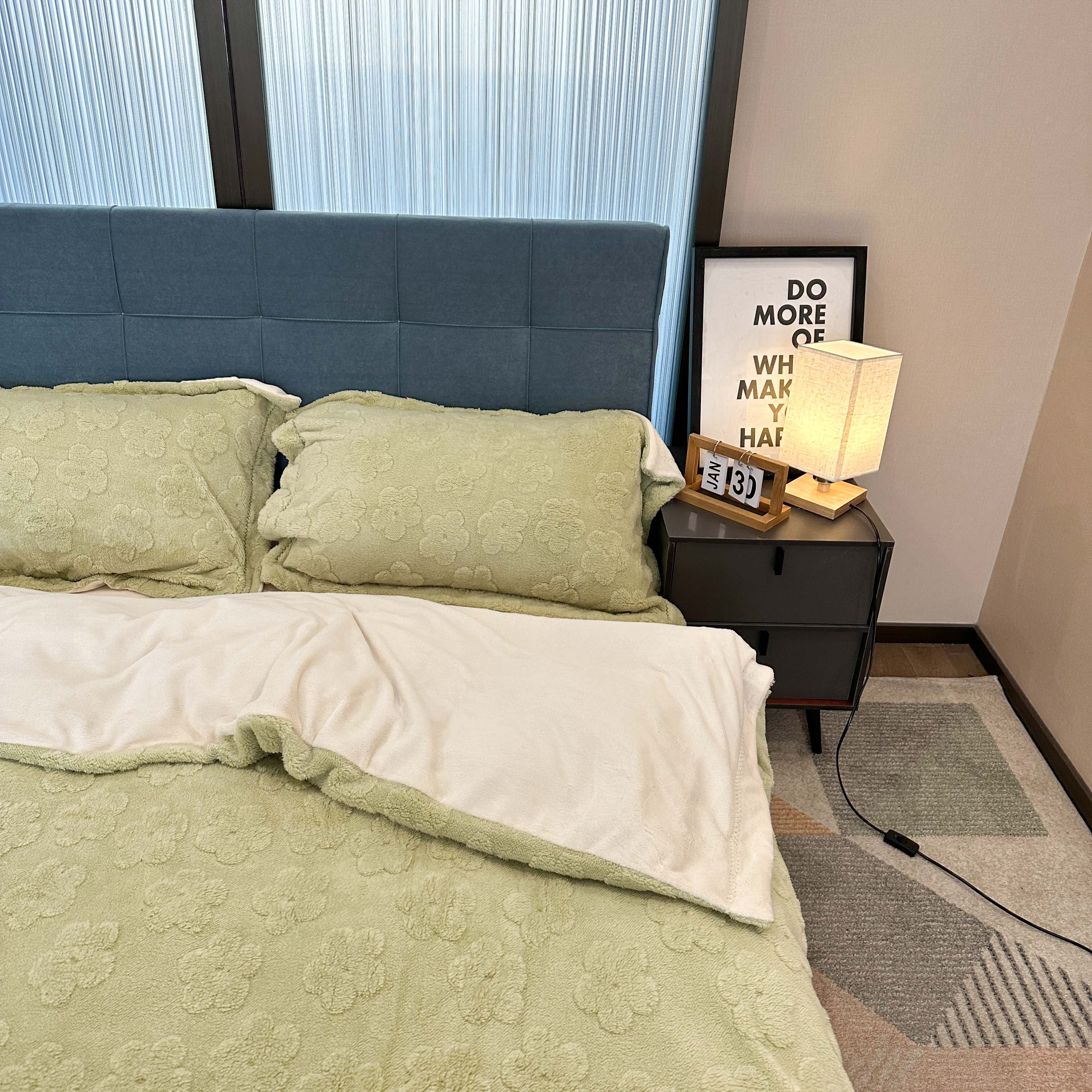 91家纺网 家纺一手货源 找家纺 新A类高克重ykk拉链提花牛奶绒四件套直播 浅浅花漾（绿）