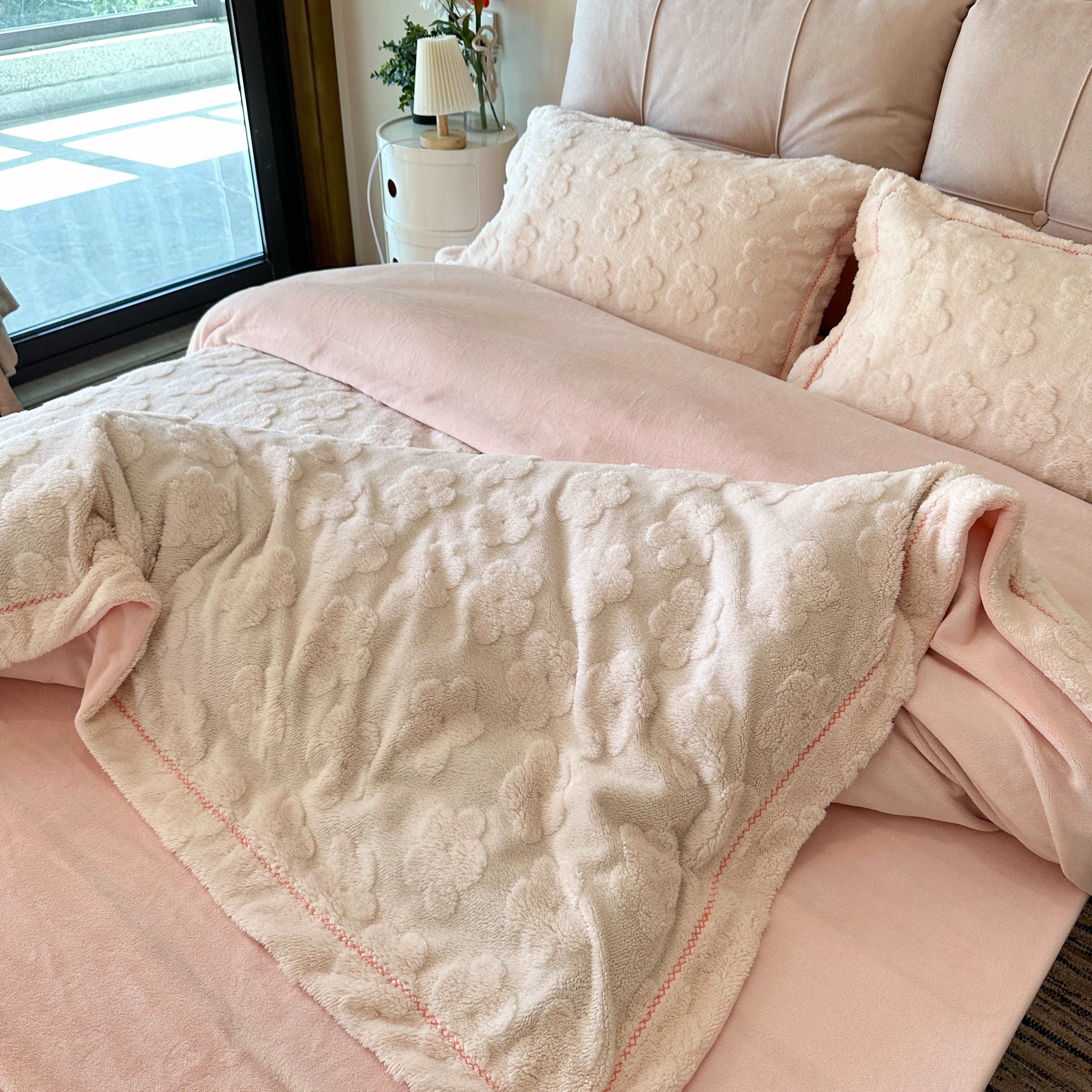 91家纺网 家纺一手货源 找家纺 总 呗旺鹿2022新A类高克重ykk拉链提花牛奶绒四件套直播