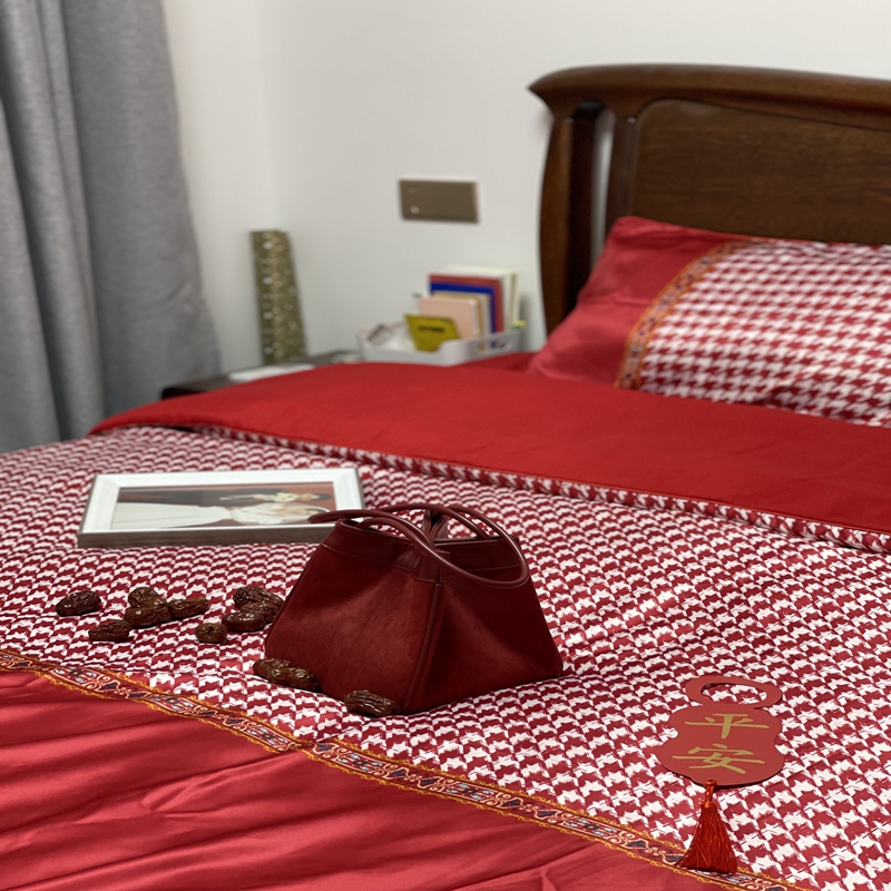 91家纺网 家纺一手货源 找家纺 （总）用心2022新款高端数码印花刺绣款婚庆四件套系列2