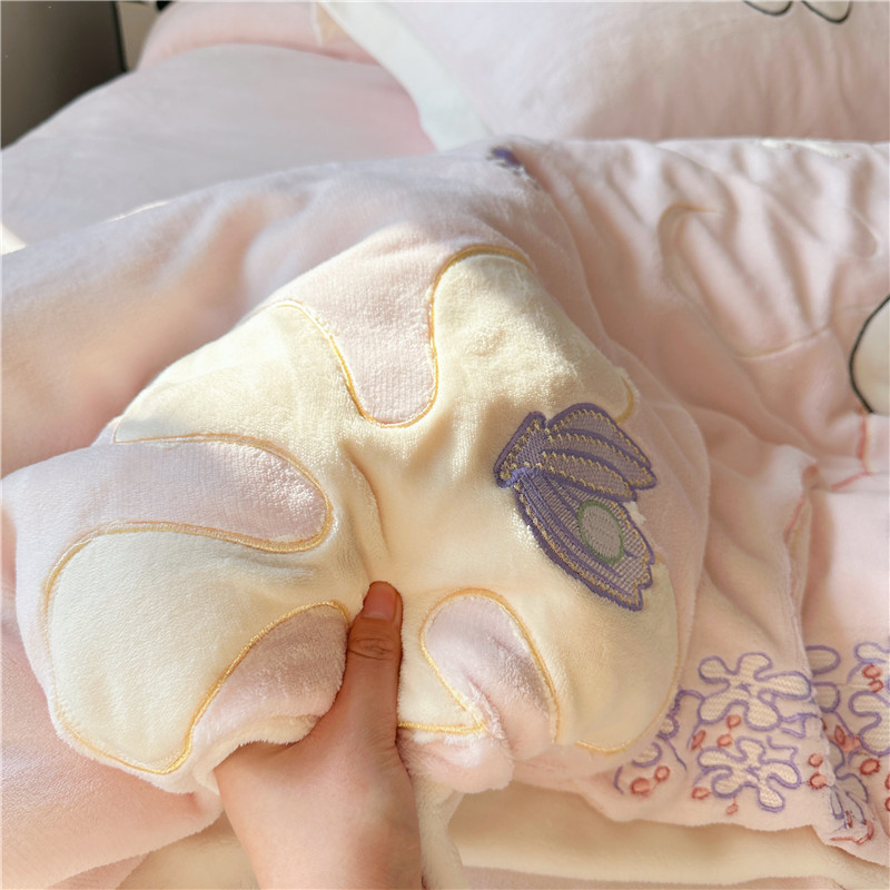 91家纺网 家纺一手货源 找家纺 柠馨 2022新款230g牛奶绒贴布绣花可爱卡通四件套派大星