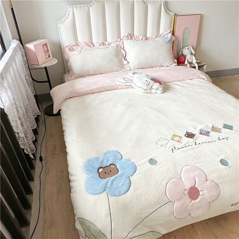 91家纺网 家纺一手货源 找家纺 柠馨 2022新款230g牛奶绒贴布绣花可爱卡通四件套可爱多