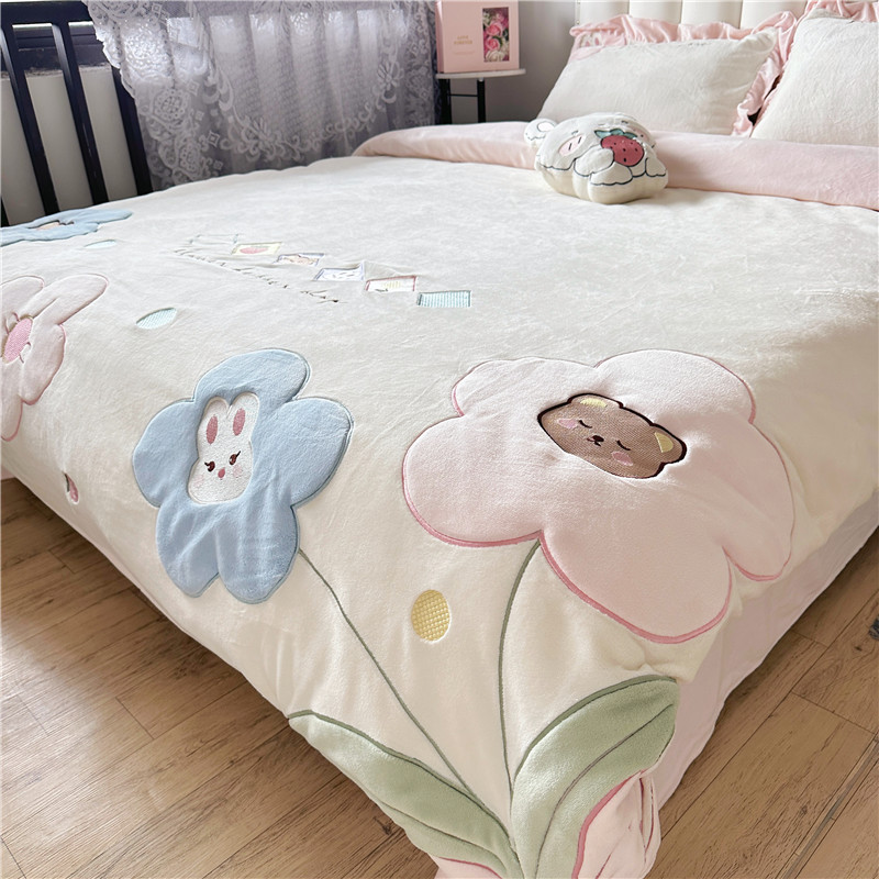 91家纺网 家纺一手货源 找家纺 柠馨 2022新款230g牛奶绒贴布绣花可爱卡通四件套可爱多