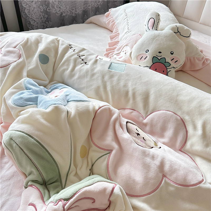 91家纺网 家纺一手货源 找家纺 柠馨 2022新款230g牛奶绒贴布绣花可爱卡通四件套可爱多