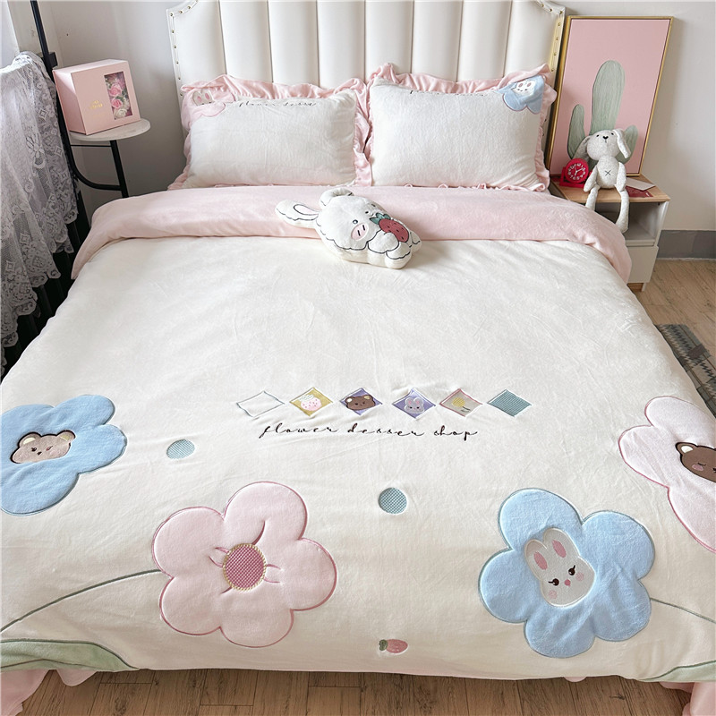 91家纺网 家纺一手货源 找家纺 柠馨 2022新款230g牛奶绒贴布绣花可爱卡通四件套可爱多