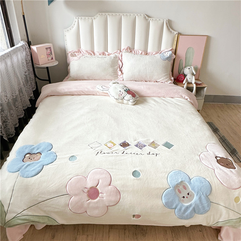 91家纺网 家纺一手货源 找家纺 （总）柠馨 新款230g牛奶绒贴布绣花可爱卡通四件套