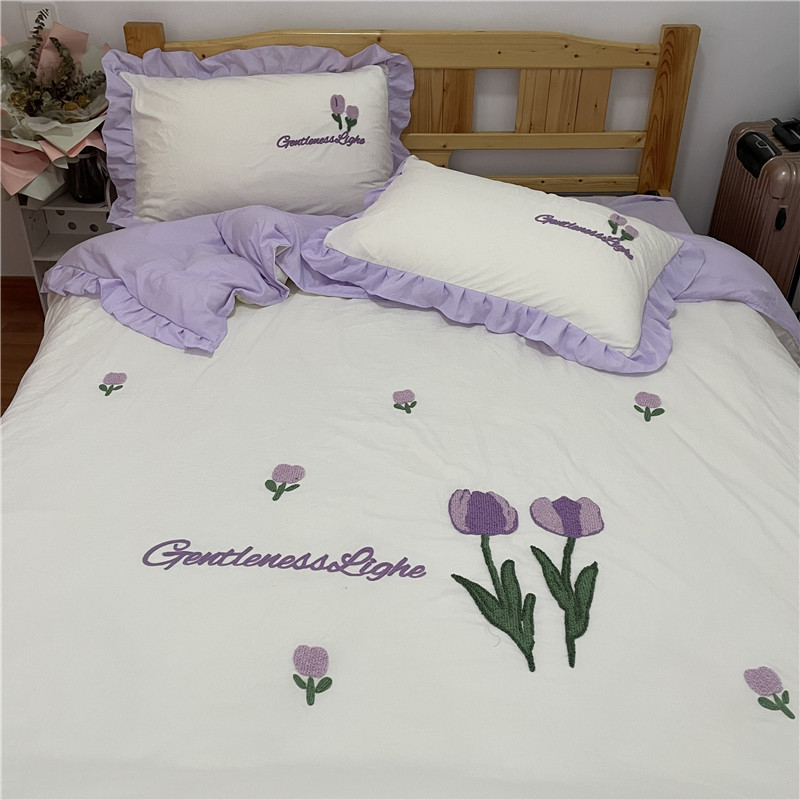 91家纺网 家纺一手货源 找家纺 易禾家纺 2024新款水洗亲肤棉毛巾绣四件套 郁金香-白紫