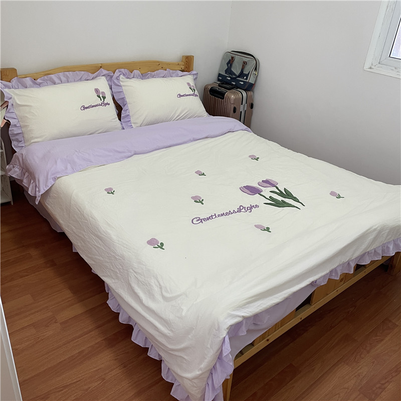 91家纺网 家纺一手货源 找家纺 易禾家纺 2024新款水洗亲肤棉毛巾绣四件套 郁金香-白紫