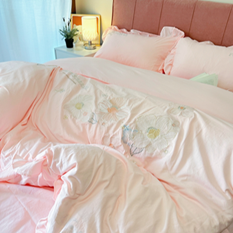 91家纺网 家纺一手货源 找家纺 ab家纺 2023新款满绣水洗棉四件套 浅粉