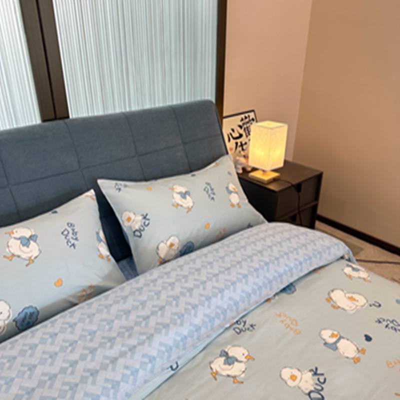 91家纺网 家纺一手货源 找家纺 感遇2022新款全棉印花四件套系列 萌萌鸭