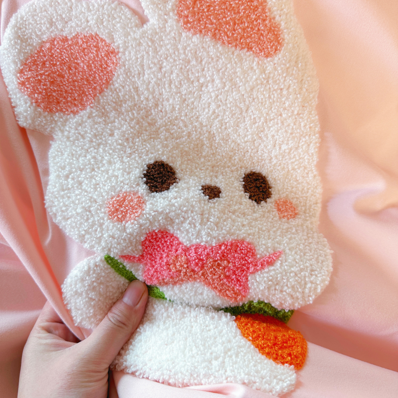 91家纺网 家纺一手货源 找家纺 我心 2023新款毛巾绣四件套-萌兔系列 三只萌兔-粉