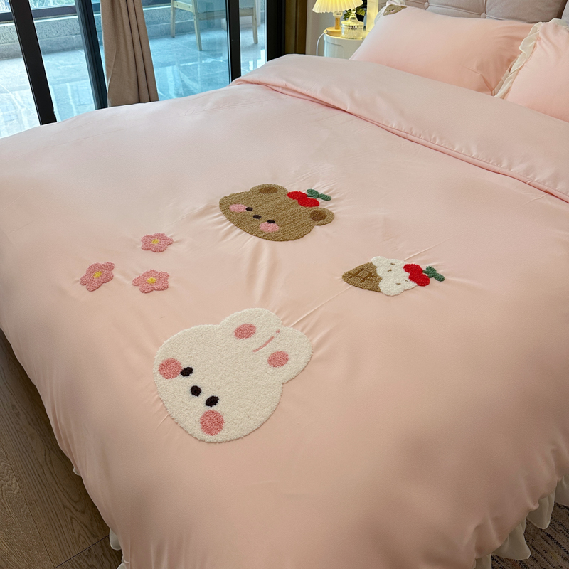 91家纺网 家纺一手货源 找家纺 我心 2023新款毛巾绣四件套-萌兔系列 小兔与熊-粉