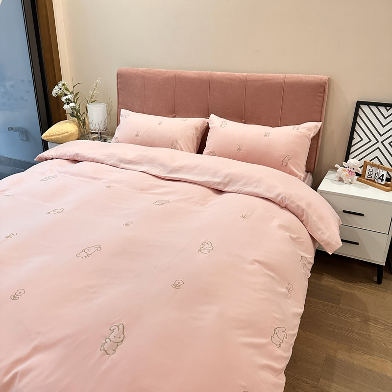 91家纺网 家纺一手货源 找家纺 N先生 2024新款亲肤水洗棉刺绣四件套-小花兔 小花兔-粉