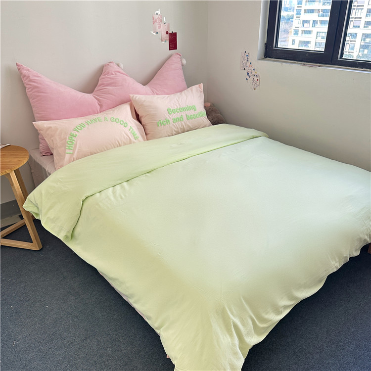 91家纺网 家纺一手货源 找家纺 泽西 2023新款40支双拼全棉水洗棉毛巾绣四件套 双拼-绿粉