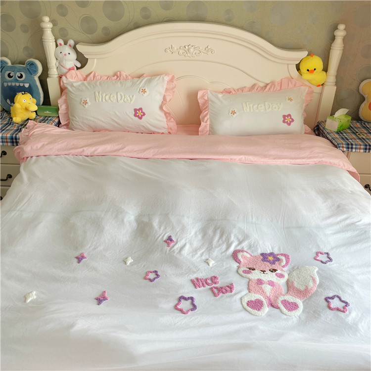 91家纺网 家纺一手货源 找家纺 泉欣直播网红款牛奶绒卡通毛巾绣四件套雪宝宝系列 雪宝宝-白粉