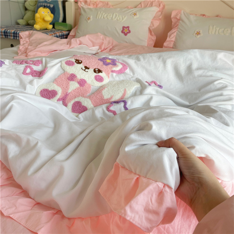 91家纺网 家纺一手货源 找家纺 泉欣直播网红款牛奶绒卡通毛巾绣四件套雪宝宝系列 雪宝宝-白粉