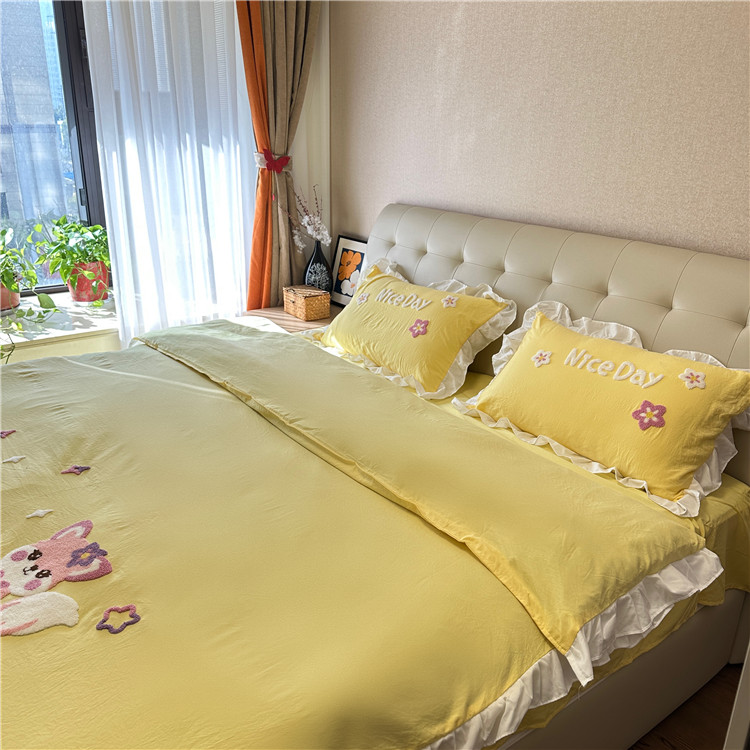 91家纺网 家纺一手货源 找家纺 泉欣家纺23款小精灵系列加厚水洗亲肤棉毛巾绣四件套小精灵浅黄