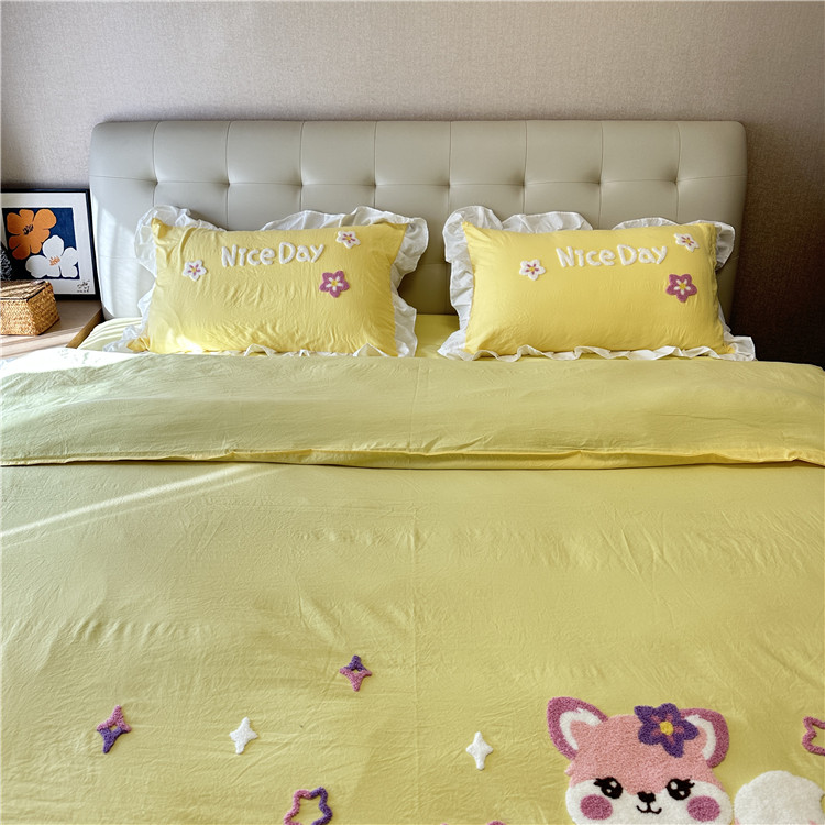 91家纺网 家纺一手货源 找家纺 泉欣家纺23款小精灵系列加厚水洗亲肤棉毛巾绣四件套小精灵浅黄