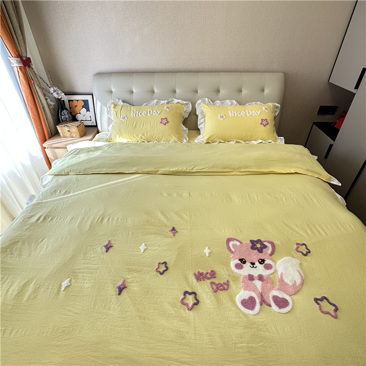 91家纺网 家纺一手货源 找家纺 泉欣家纺23款小精灵系列加厚水洗亲肤棉毛巾绣四件套小精灵浅黄