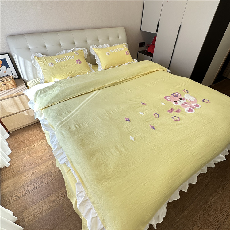 91家纺网 家纺一手货源 找家纺 泉欣家纺23款小精灵系列加厚水洗亲肤棉毛巾绣四件套小精灵浅黄