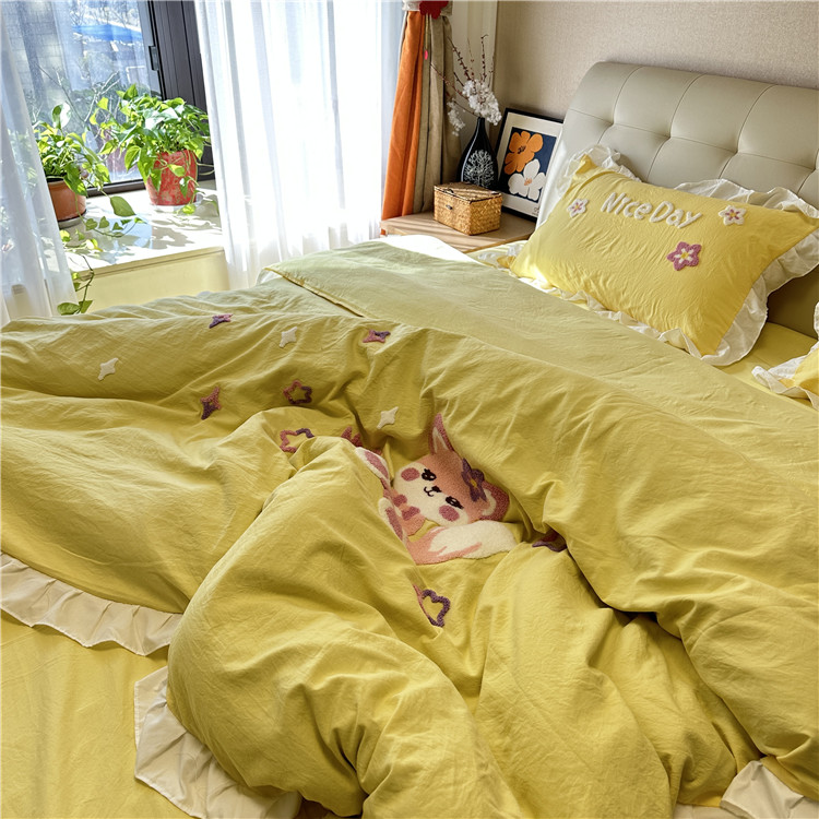 91家纺网 家纺一手货源 找家纺 泉欣家纺23款小精灵系列加厚水洗亲肤棉毛巾绣四件套小精灵浅黄