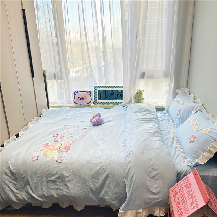 91家纺网 家纺一手货源 找家纺 泉欣家纺2024款小精灵系列加厚水洗亲肤棉毛巾绣四件套小精灵浅蓝