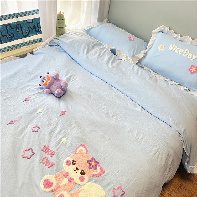 91家纺网 家纺一手货源 找家纺 泉欣家纺2024款小精灵系列加厚水洗亲肤棉毛巾绣四件套小精灵浅蓝