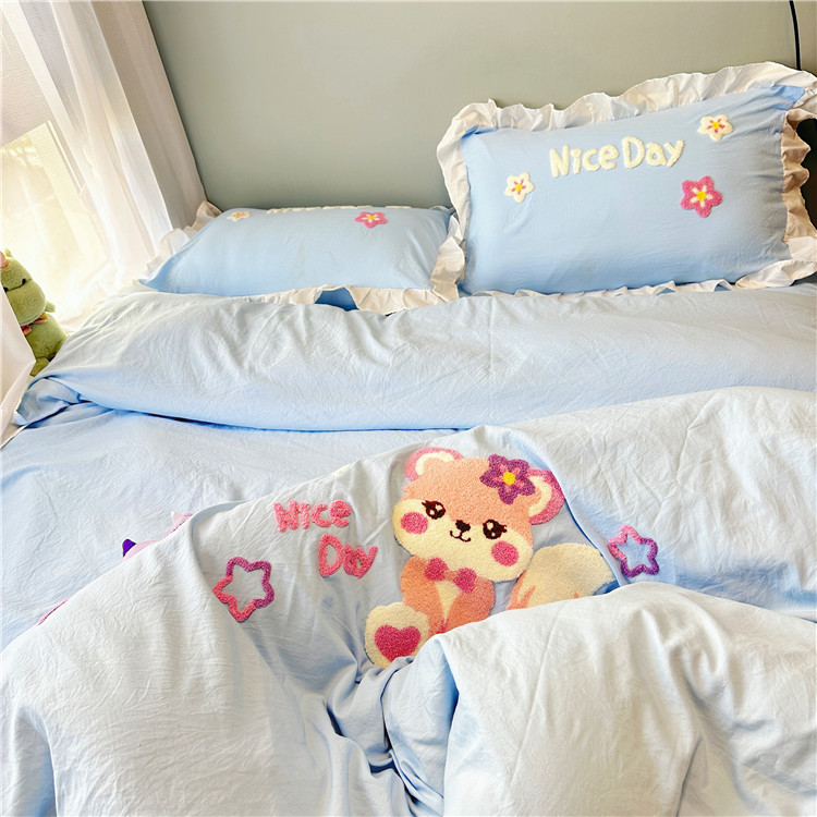 91家纺网 家纺一手货源 找家纺 泉欣家纺2024款小精灵系列加厚水洗亲肤棉毛巾绣四件套小精灵浅蓝