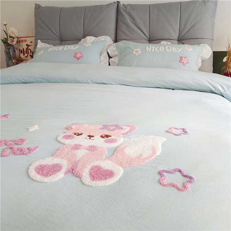 91家纺网 家纺一手货源 找家纺 泉欣家纺2024新款小精灵系列加厚水洗亲肤棉毛巾绣四件套小精灵浅绿