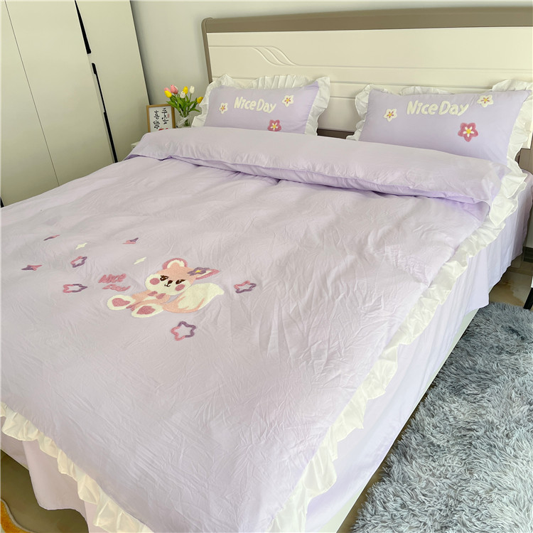 91家纺网 家纺一手货源 找家纺 泉欣家纺2024新款小精灵系列加厚水洗亲肤棉毛巾绣四件套小精灵香芋紫