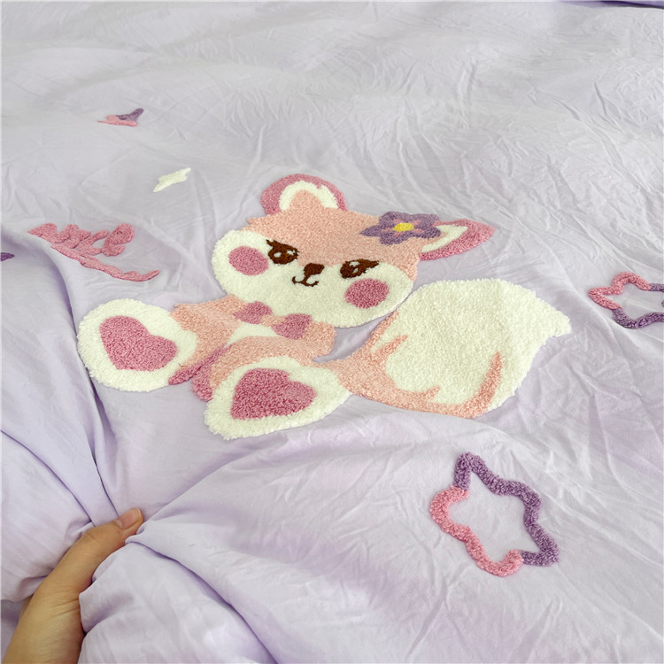 91家纺网 家纺一手货源 找家纺 泉欣家纺2024新款小精灵系列加厚水洗亲肤棉毛巾绣四件套小精灵香芋紫