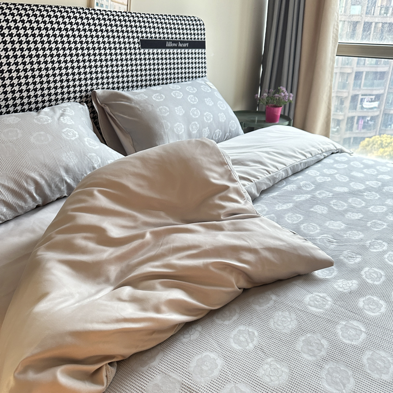 91家纺网 家纺一手货源 找家纺 金麦  2023新款冰丝华夫格四件套系列 华夫格茶花浅灰