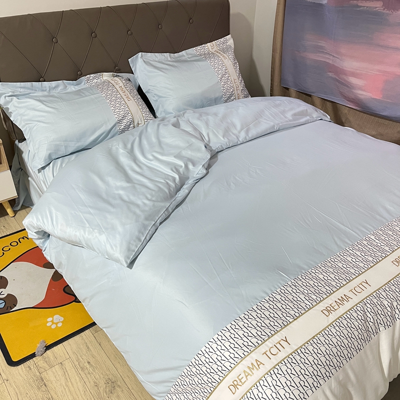 91家纺网 家纺一手货源 找家纺 金麦家纺 2023新款冰丝英格四件套系列  英格-天空蓝