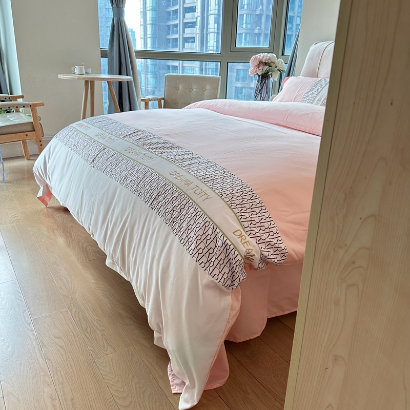 91家纺网 家纺一手货源 找家纺 金麦家纺 2023新款冰丝英格四件套系列  英格-淡雅粉