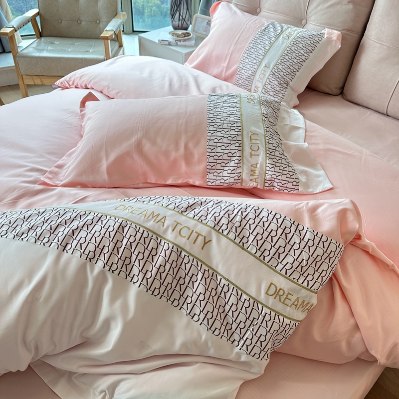 91家纺网 家纺一手货源 找家纺 金麦家纺 2023新款冰丝英格四件套系列  英格-淡雅粉