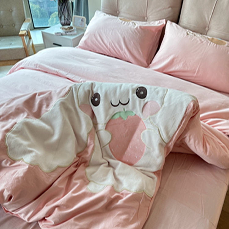 91家纺网 家纺一手货源 找家纺 蜜柚 2024新款全棉贴布绣四件套 长耳兔-公主粉