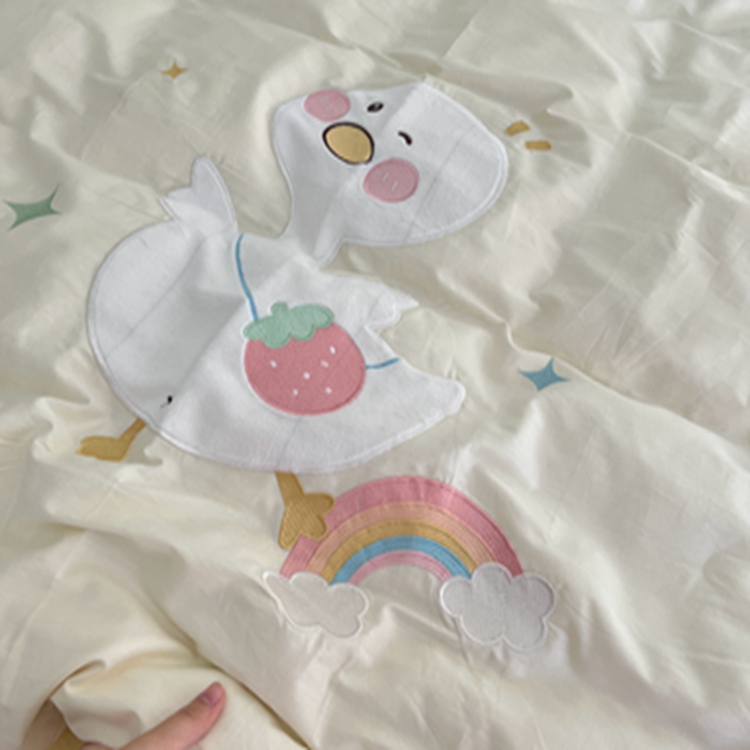 91家纺网 家纺一手货源 找家纺 蜜柚 2024新款全棉贴布绣四件套 彩虹鸭-奶黄