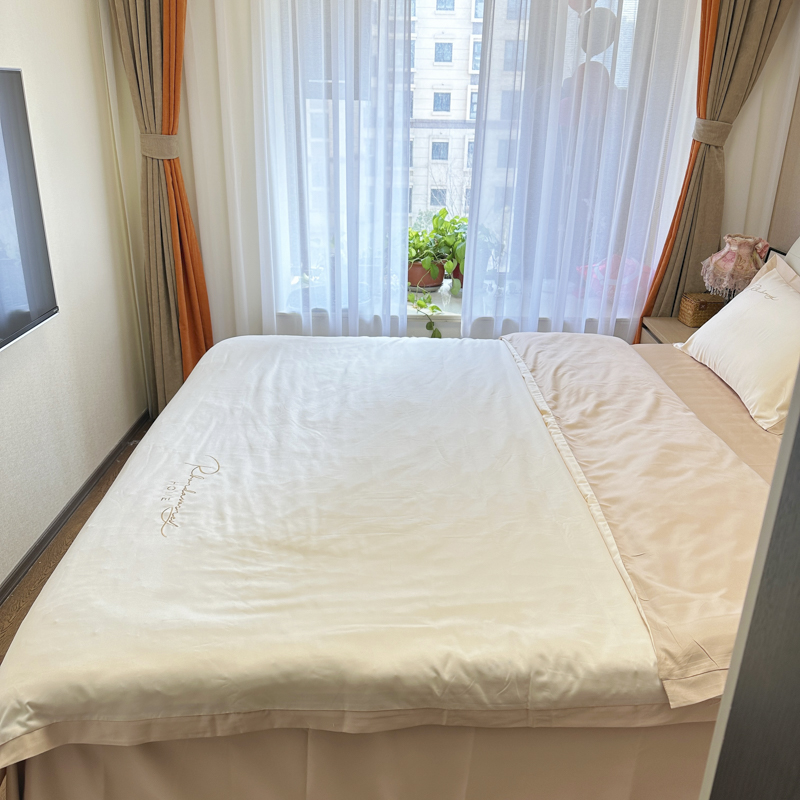 91家纺网 家纺一手货源 找家纺 金麦家纺 2023新款冰丝小拼角四件套系列 小拼角奶昔白