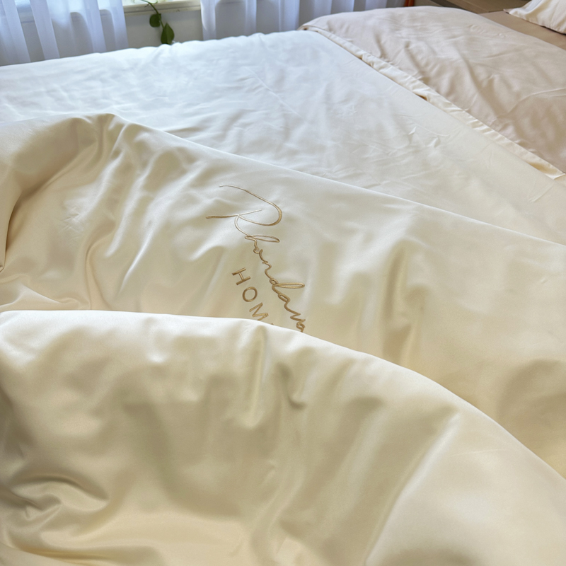 91家纺网 家纺一手货源 找家纺 金麦家纺 2023新款冰丝小拼角四件套系列 小拼角奶昔白