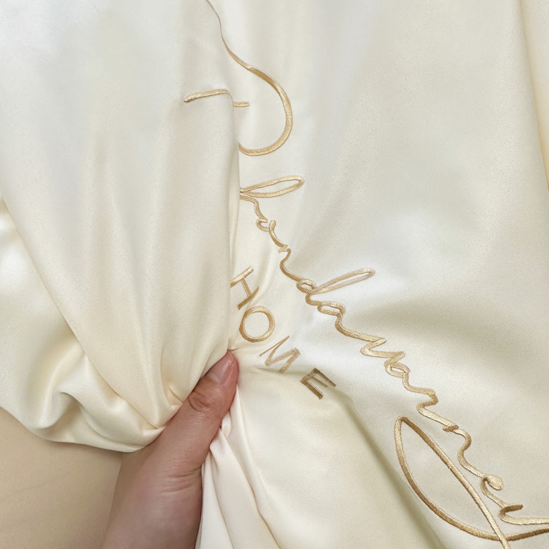 91家纺网 家纺一手货源 找家纺 金麦家纺 2023新款冰丝小拼角四件套系列 小拼角奶昔白