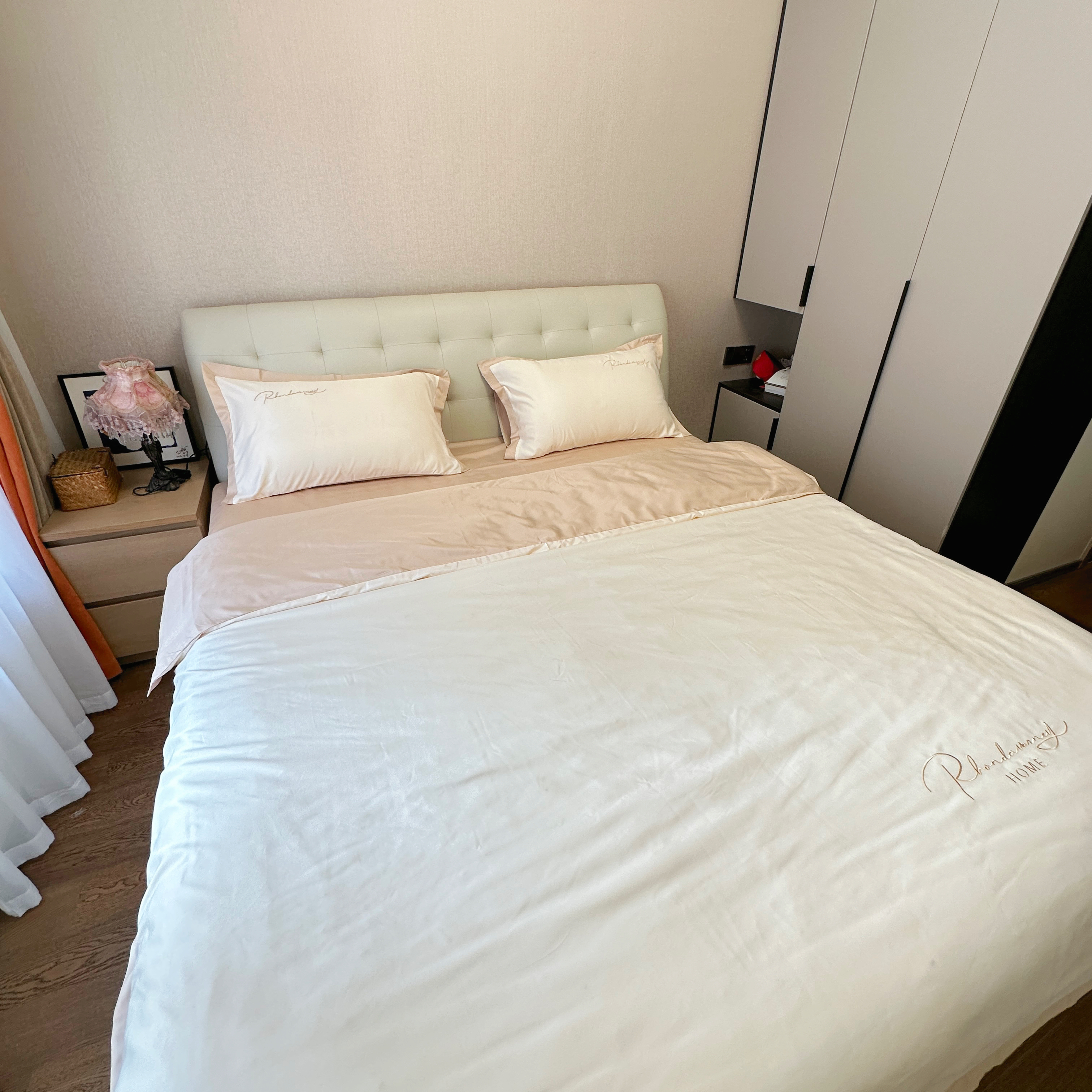 91家纺网 家纺一手货源 找家纺 金麦家纺 2023新款冰丝小拼角四件套系列 小拼角奶昔白