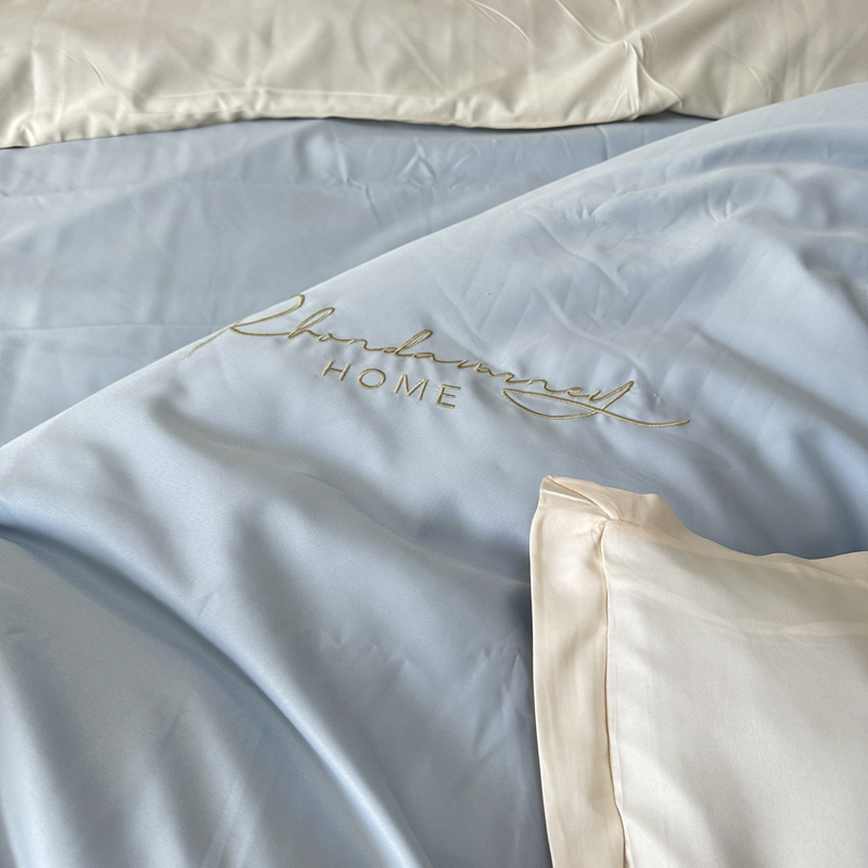 91家纺网 家纺一手货源 找家纺 金麦家纺 2023新款冰丝小拼角四件套系列 小拼角天空蓝