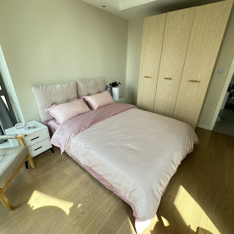 91家纺网 家纺一手货源 找家纺 金麦家纺 2023新款冰丝小拼角四件套系列 小拼角淡雅粉