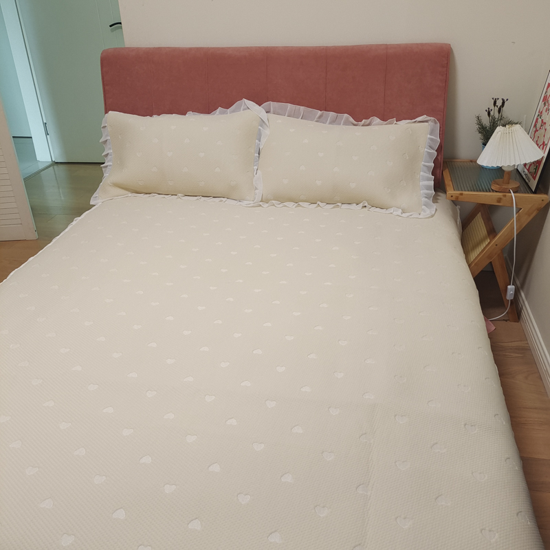 91家纺网 家纺一手货源 找家纺 川悦生活2023新款雪纺极速凉感凉豆豆床裙凉席三件套 贝昔-奶油